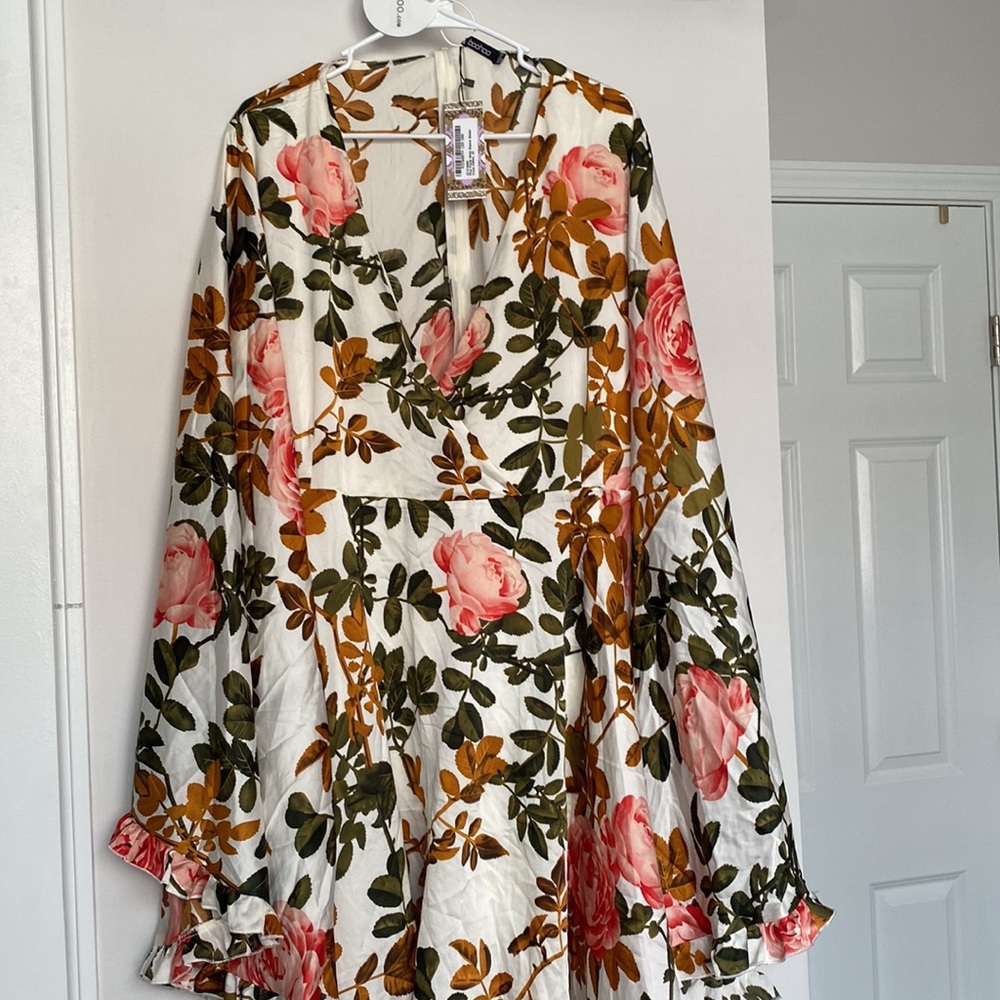 PLUS FLORAL WIDE SLEEVE SKATER DRESS CORAL - Picture 4 of 5